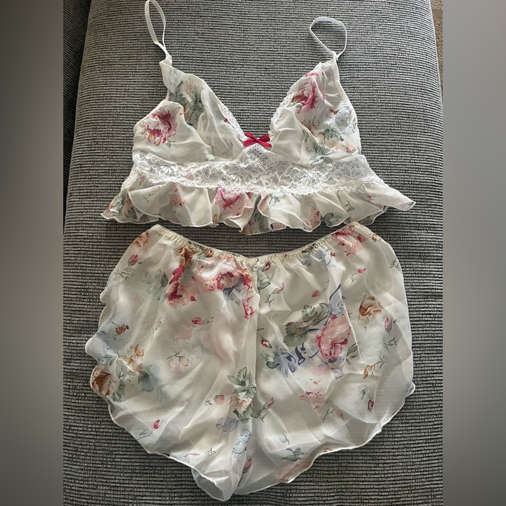 Cream Lace Trim Pajama Set with Vintage-Inspired Design. Brand new in package - Picture 7 of 11